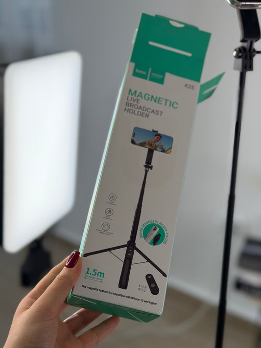 Magnetic live broadcast holder