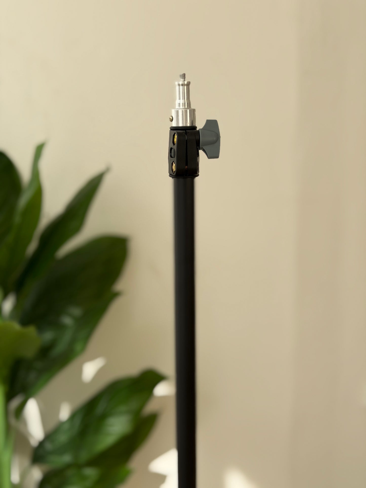 Double pull rotary mobile phone clip with stand