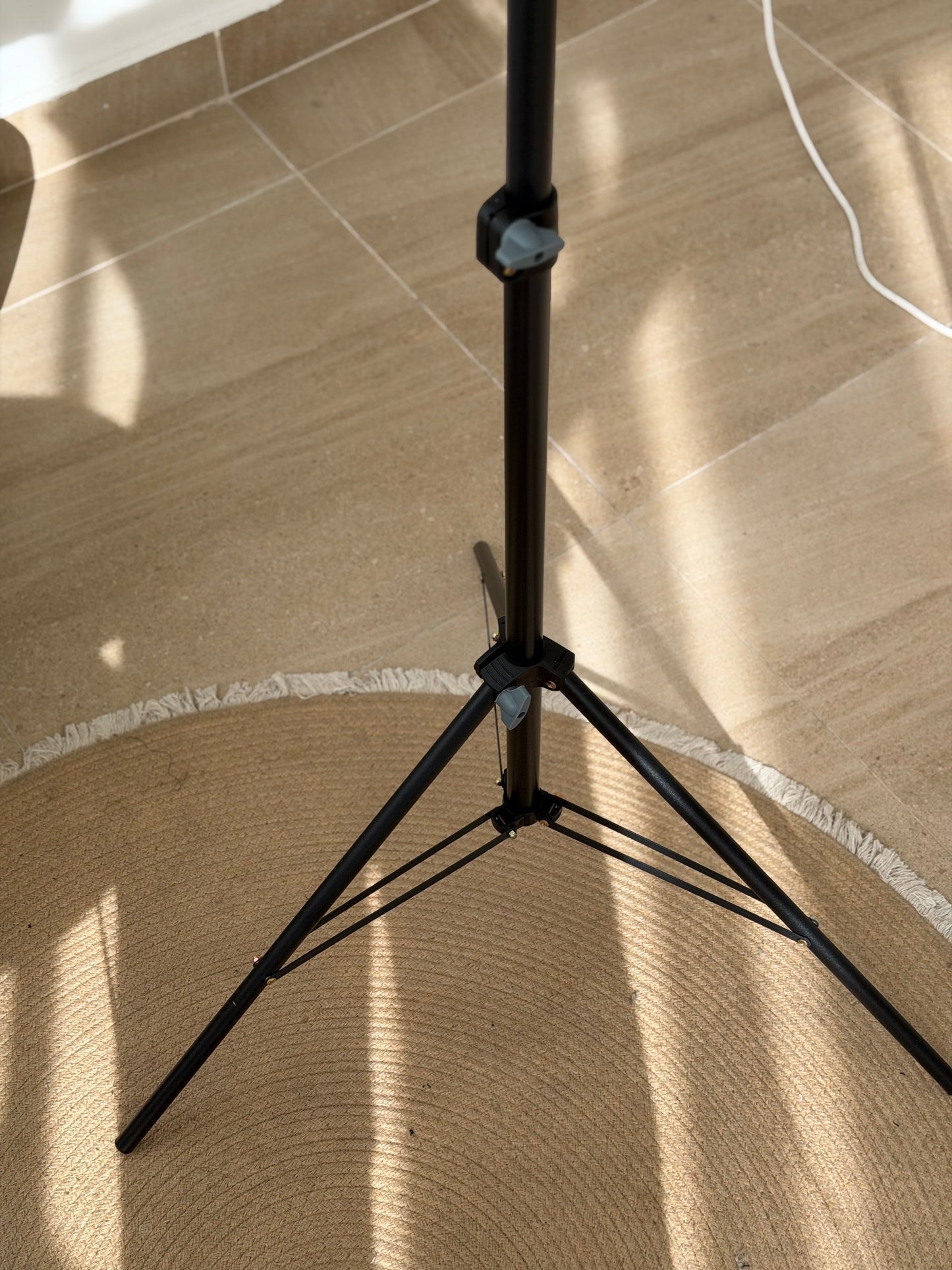 Double pull rotary mobile phone clip with stand