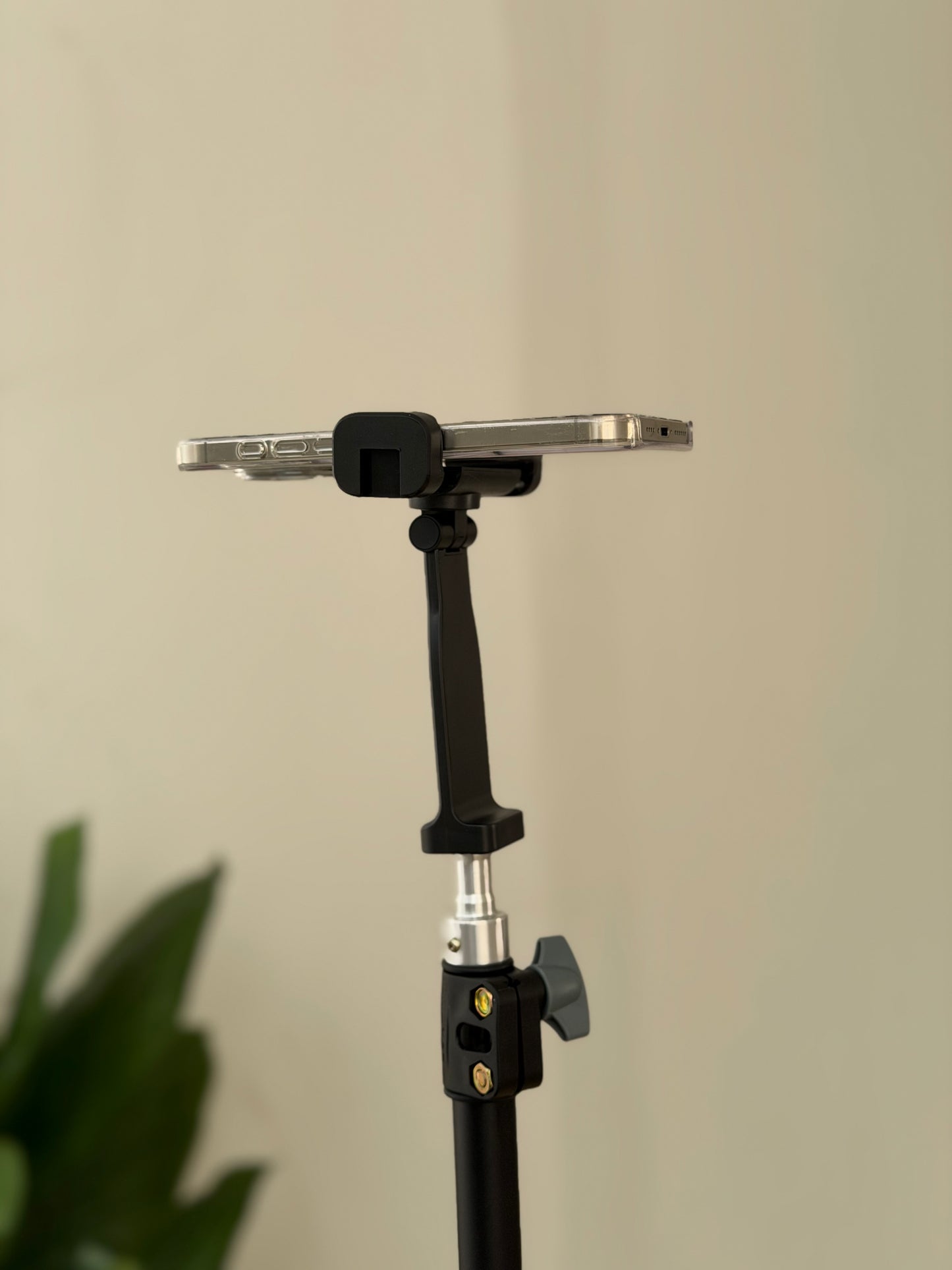 Double pull rotary mobile phone clip with stand