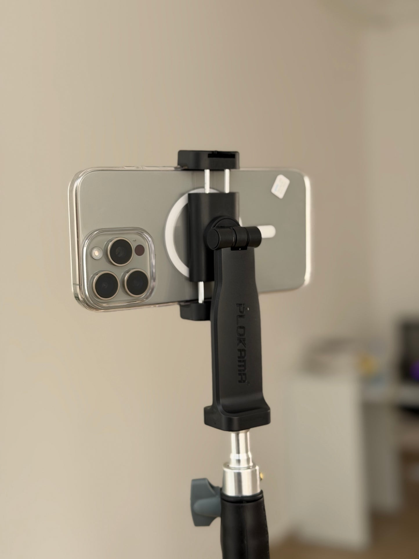 Double pull rotary mobile phone clip with stand