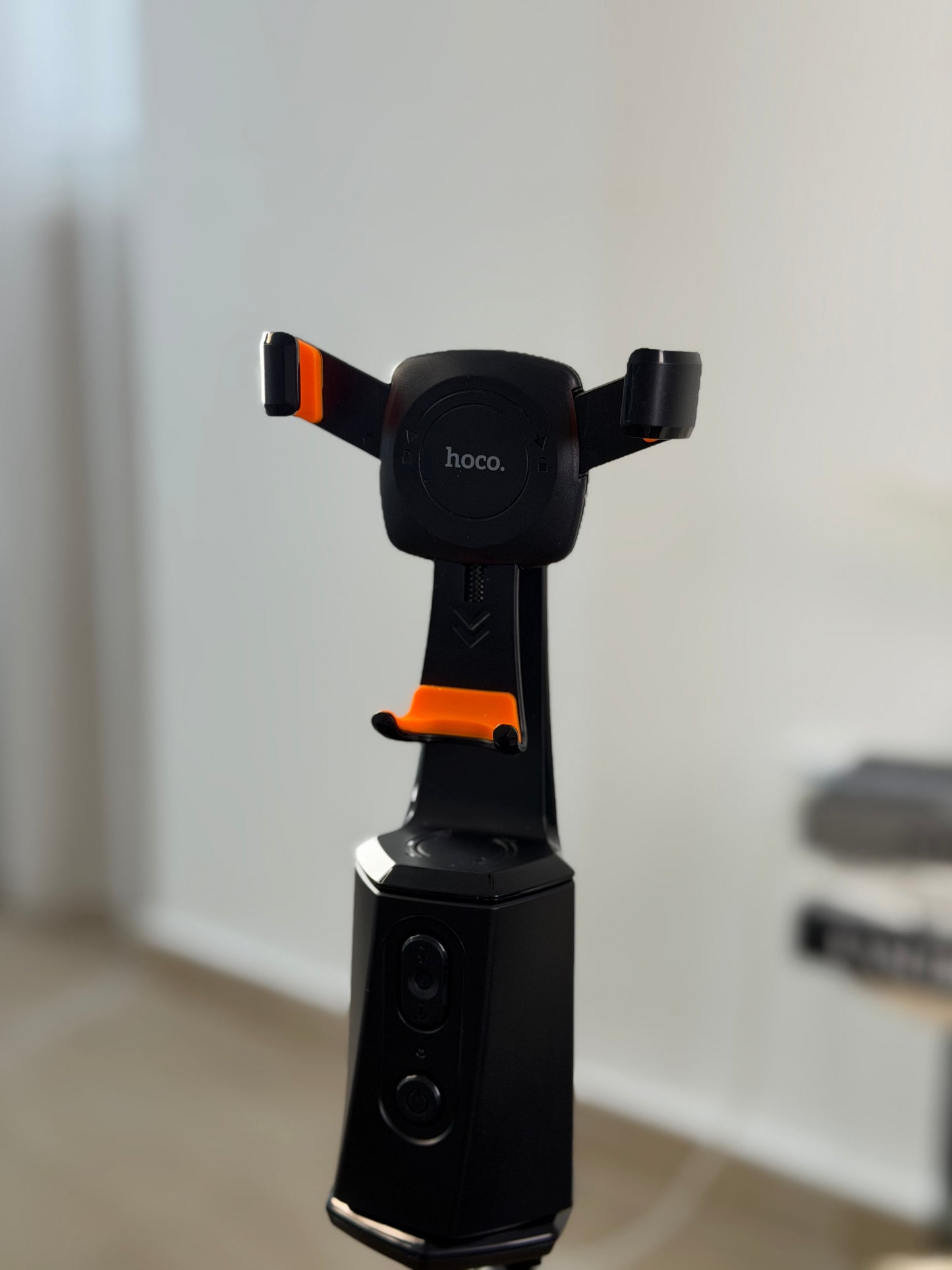 Auto face tracking smart camera gimbal